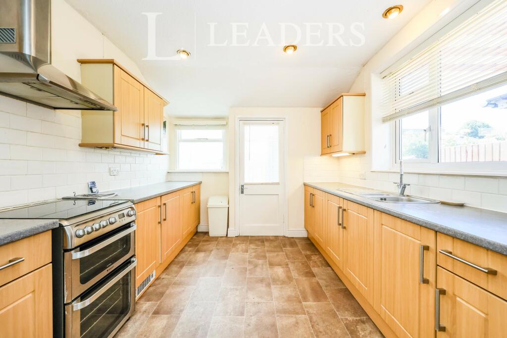 3 bed Mid Terraced House for rent in Portsmouth. From Leaders - Portsmouth