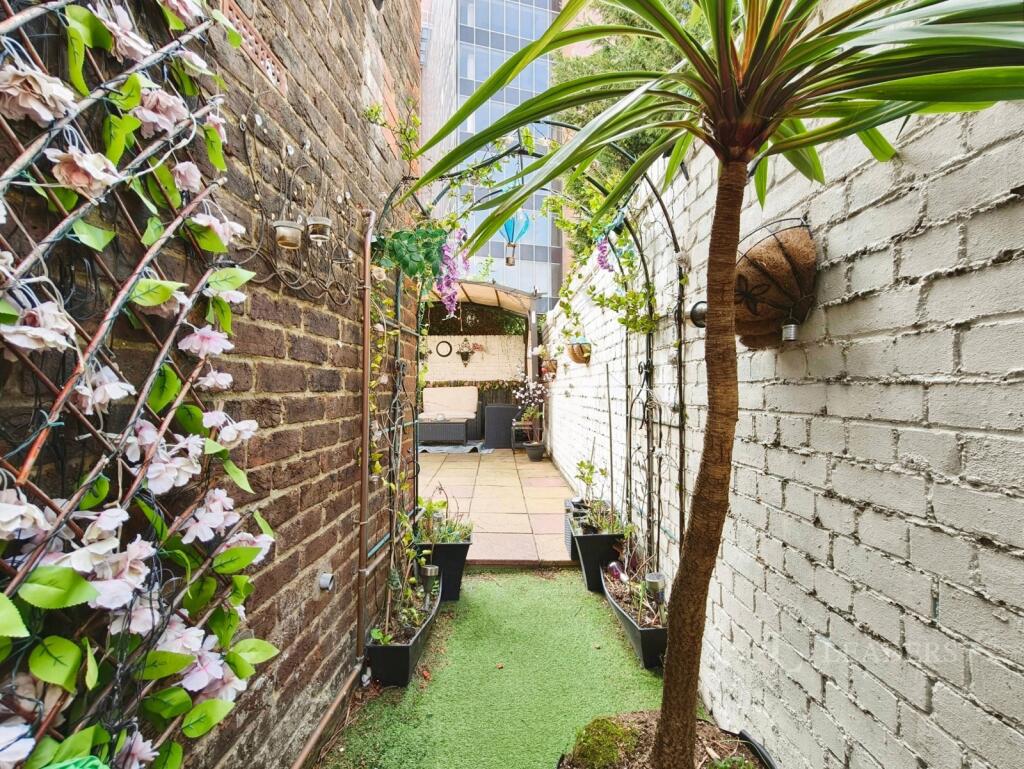 3 bed Mid Terraced House for rent in Portsmouth. From Leaders Sales - Portsmouth