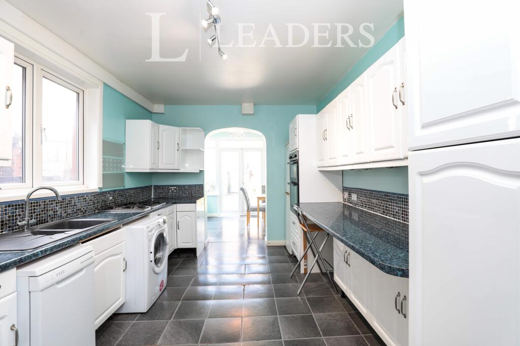 3 bed Mid Terraced House for rent in Portsmouth. From Leaders Sales - Portsmouth