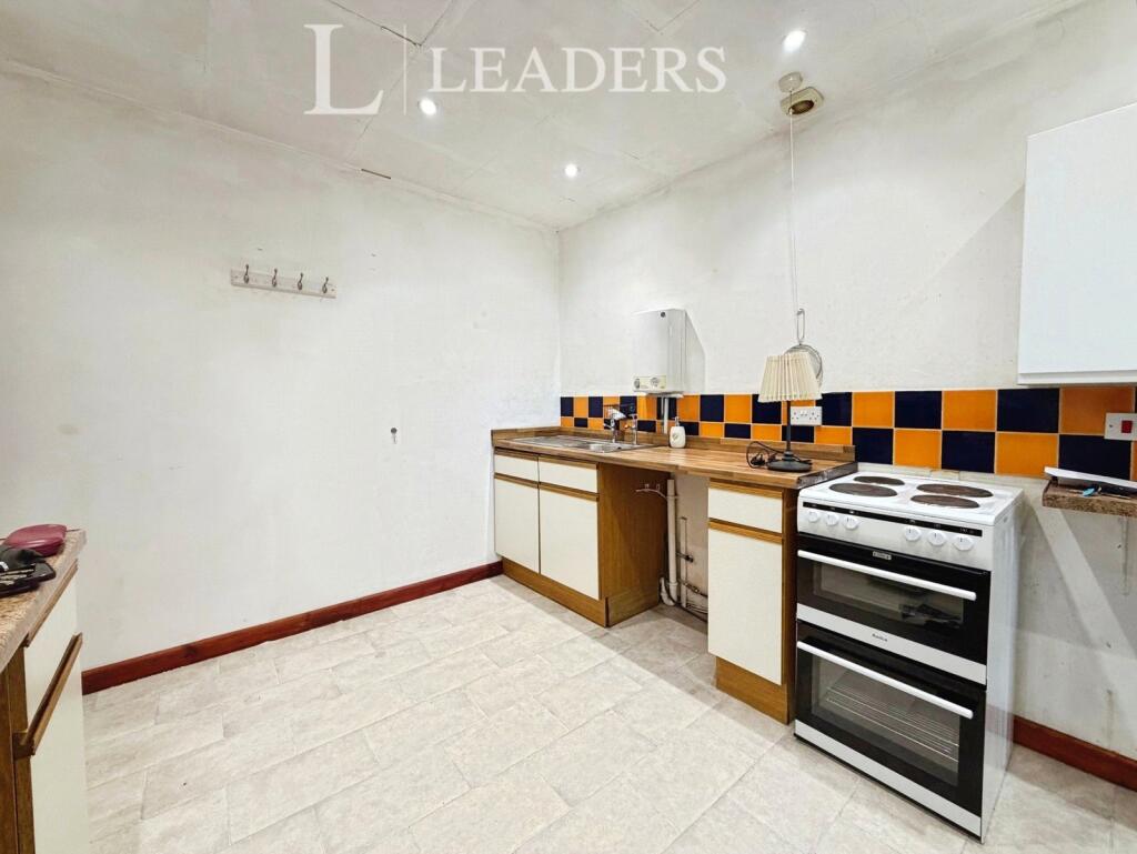 2 bed 1st Floor Flat for rent in Portsmouth. From Leaders Sales - Portsmouth