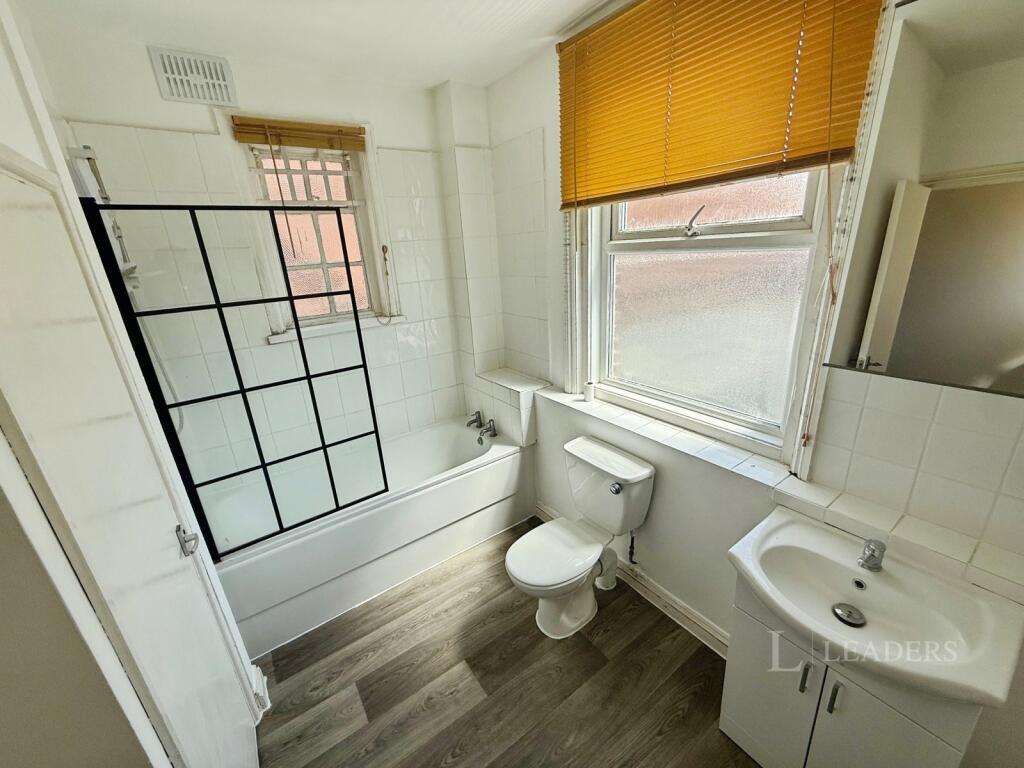3 bed 1st Floor Flat for rent in Portsmouth. From Leaders Sales - Portsmouth
