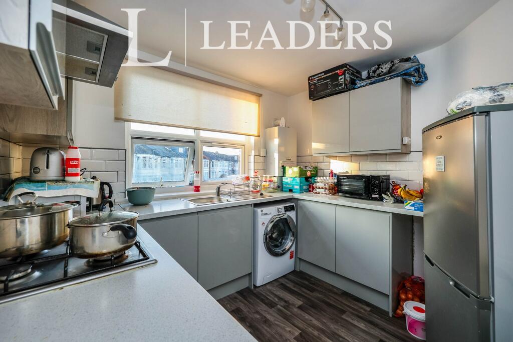 2 bed 1st Floor Flat for rent in Portsmouth. From Leaders Sales - Portsmouth