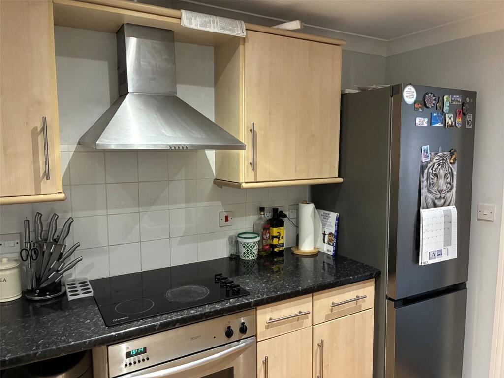 2 bed 1st Floor Flat for rent in Southwick. From Leaders Sales - Portsmouth 2 bed 1st Floor Flat for rent in Southwick. From Leaders Sales - Portsmouth