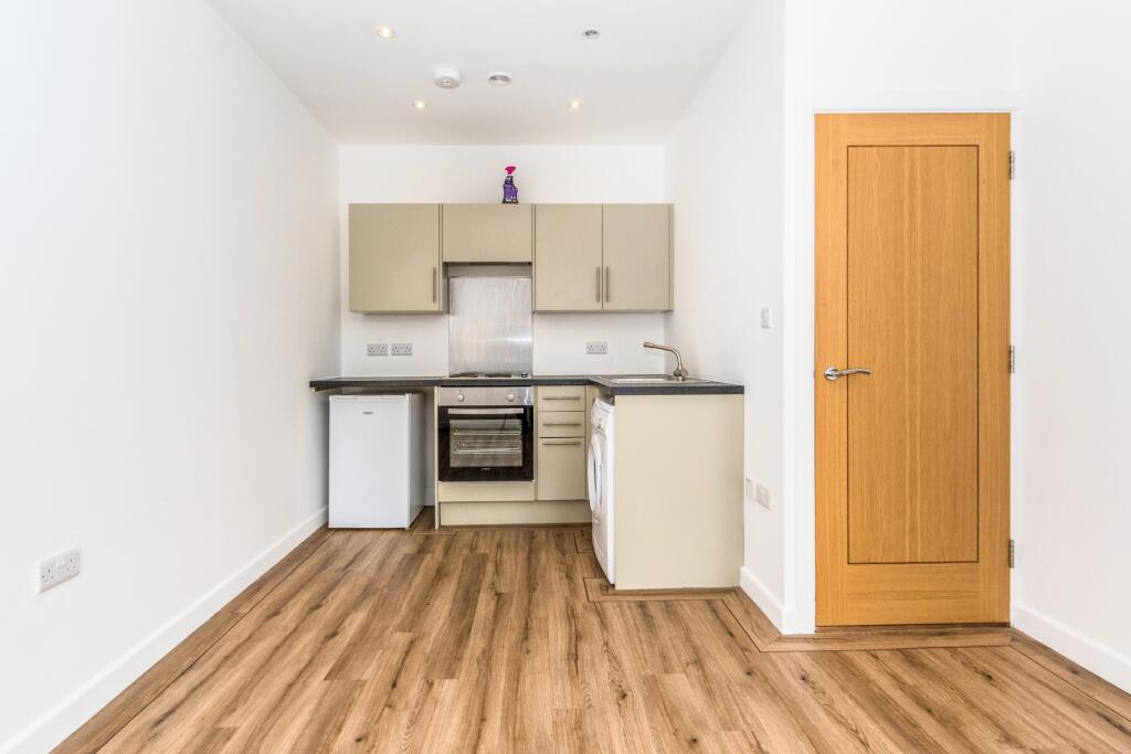 1 bed 1st Floor Flat for rent in Portsmouth. From Leaders Sales - Portsmouth 1 bed 1st Floor Flat for rent in Portsmouth. From Leaders Sales - Portsmouth