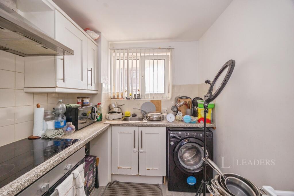 2 bed 1st Floor Flat for rent in Portsmouth. From Leaders Sales - Portsmouth 2 bed 1st Floor Flat for rent in Portsmouth. From Leaders Sales - Portsmouth