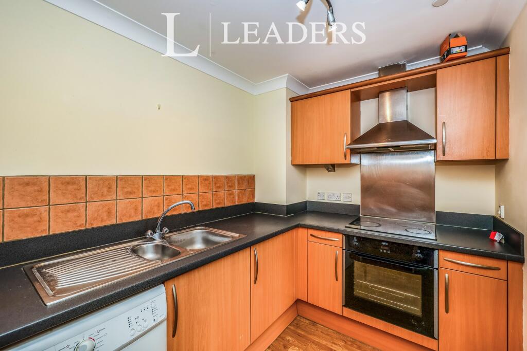 2 bed 1st Floor Flat for rent in Portsmouth. From Leaders Sales - Portsmouth