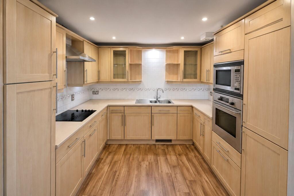 2 bed 1st Floor Flat for rent in Southwick. From Leaders Sales - Portsmouth