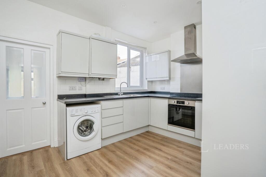 2 bed Mid Terraced House for rent in Portsmouth. From Leaders Sales - Portsmouth 2 bed Mid Terraced House for rent in Portsmouth. From Leaders Sales - Portsmouth