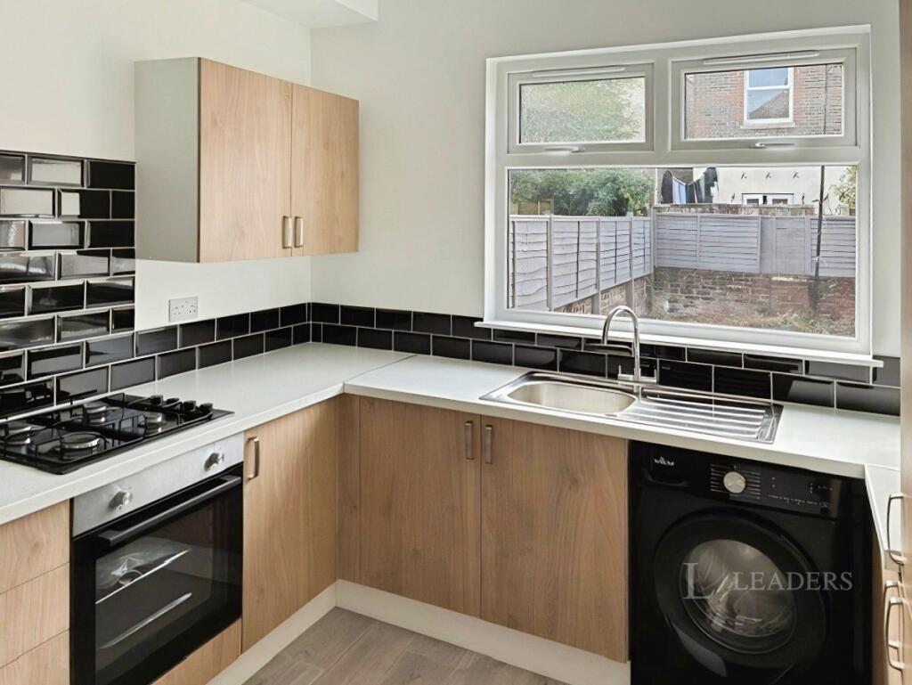3 bed Mid Terraced House for rent in Portsmouth. From Leaders Sales - Portsmouth