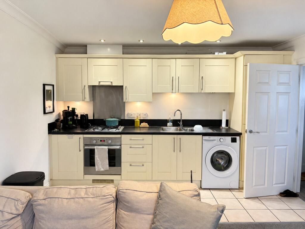 1 bed 1st Floor Flat for rent in Portsmouth. From Leaders Sales - Portsmouth 1 bed 1st Floor Flat for rent in Portsmouth. From Leaders Sales - Portsmouth