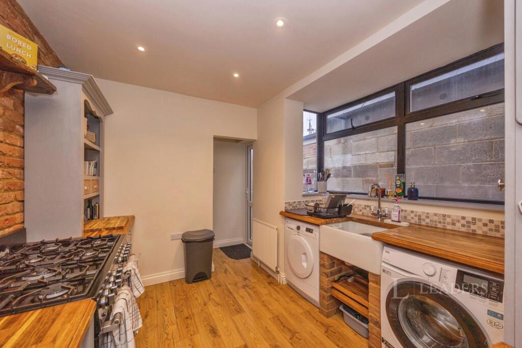3 bed Mid Terraced House for rent in Portsmouth. From Leaders Sales - Portsmouth