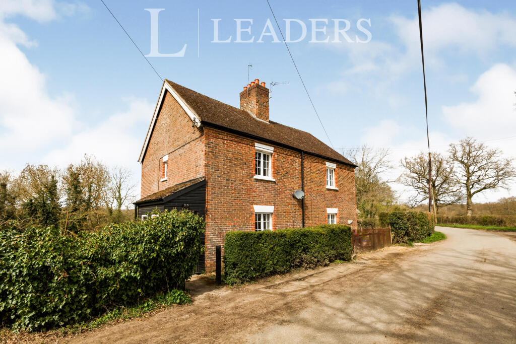 2 bed Semi-Detached House for rent in Edenbridge. From Leaders Lettings - Sevenoaks