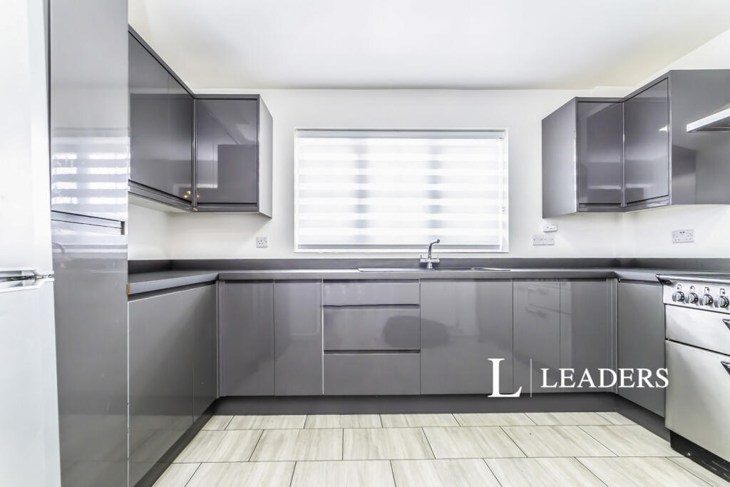 4 bed Detached for rent in West Kingsdown. From Leaders - Sevenoaks 4 bed Detached for rent in West Kingsdown. From Leaders - Sevenoaks