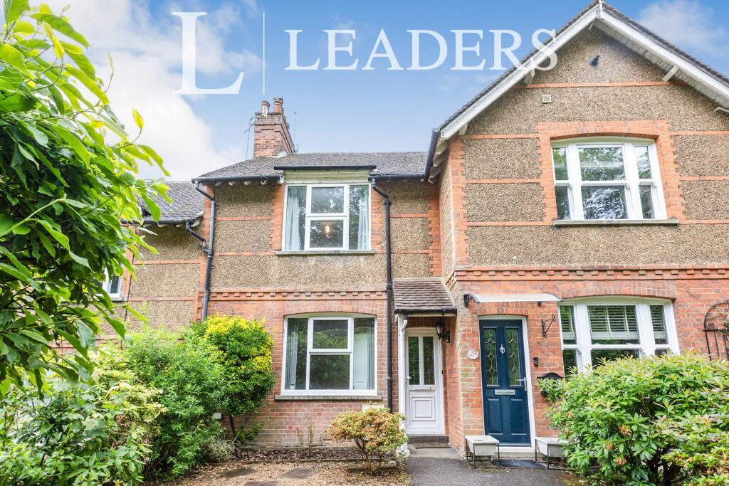 3 bed Mid Terraced House for rent in Sevenoaks. From Leaders - Sevenoaks