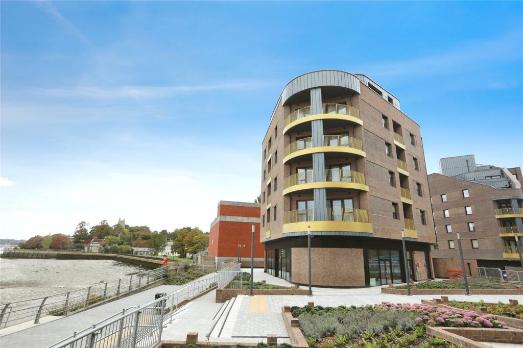 2 bed 1st Floor Flat for rent in Chatham. From Leaders - Sevenoaks