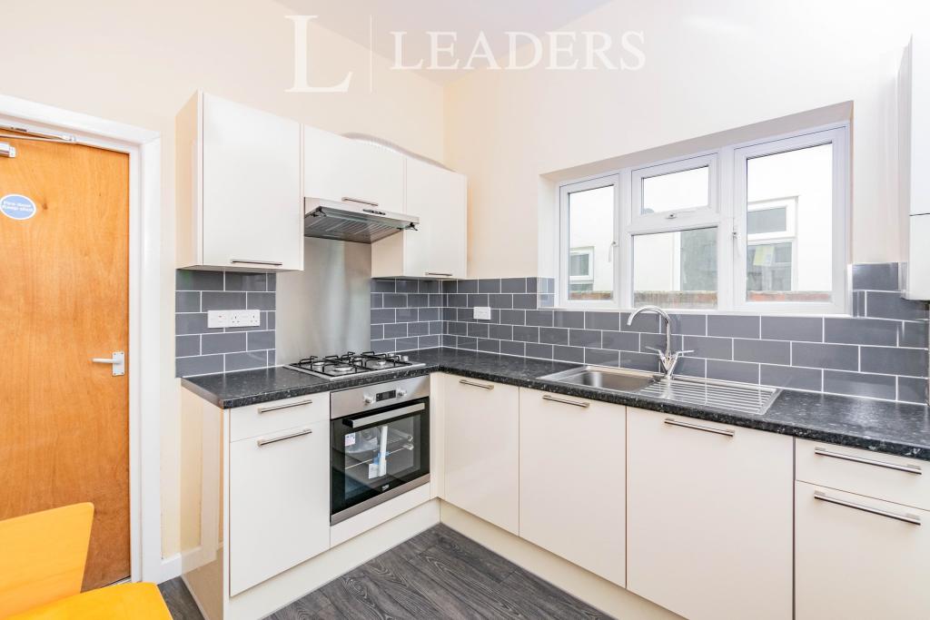 4 bed Mid Terraced House for rent in Portsmouth. From Leaders Lettings - Southsea