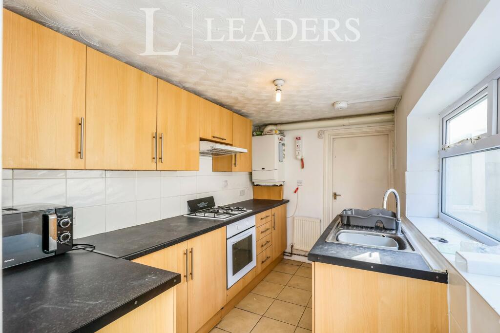 5 bed Mid Terraced House for rent in Portsmouth. From Leaders Lettings - Southsea