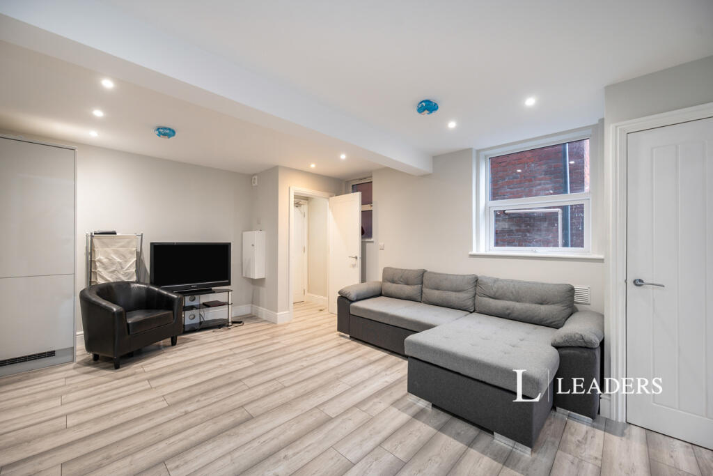 1 bed 1st Floor Flat for rent in Portsmouth. From Leaders Lettings - Southsea