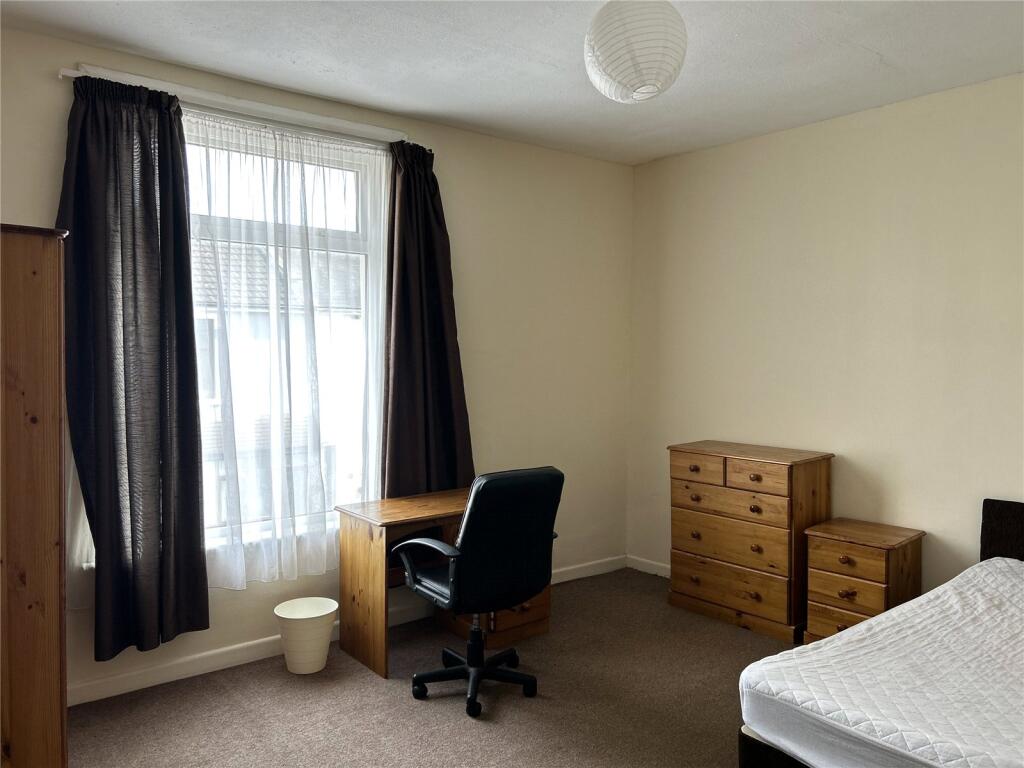 4 bed Mid Terraced House for rent in Portsmouth. From Leaders Lettings - Southsea 4 bed Mid Terraced House for rent in Portsmouth. From Leaders Lettings - Southsea