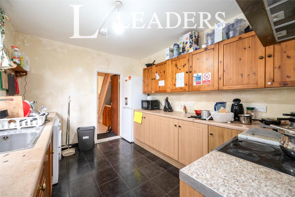 4 bed Mid Terraced House for rent in Portsmouth. From Leaders Lettings - Southsea
