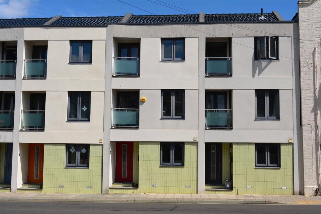 3 bed Mid Terraced House for rent in Portsmouth. From Leaders Lettings - Southsea