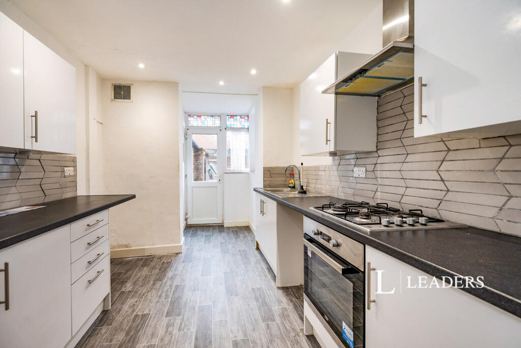 3 bed Mid Terraced House for rent in Portsmouth. From Leaders Lettings - Southsea