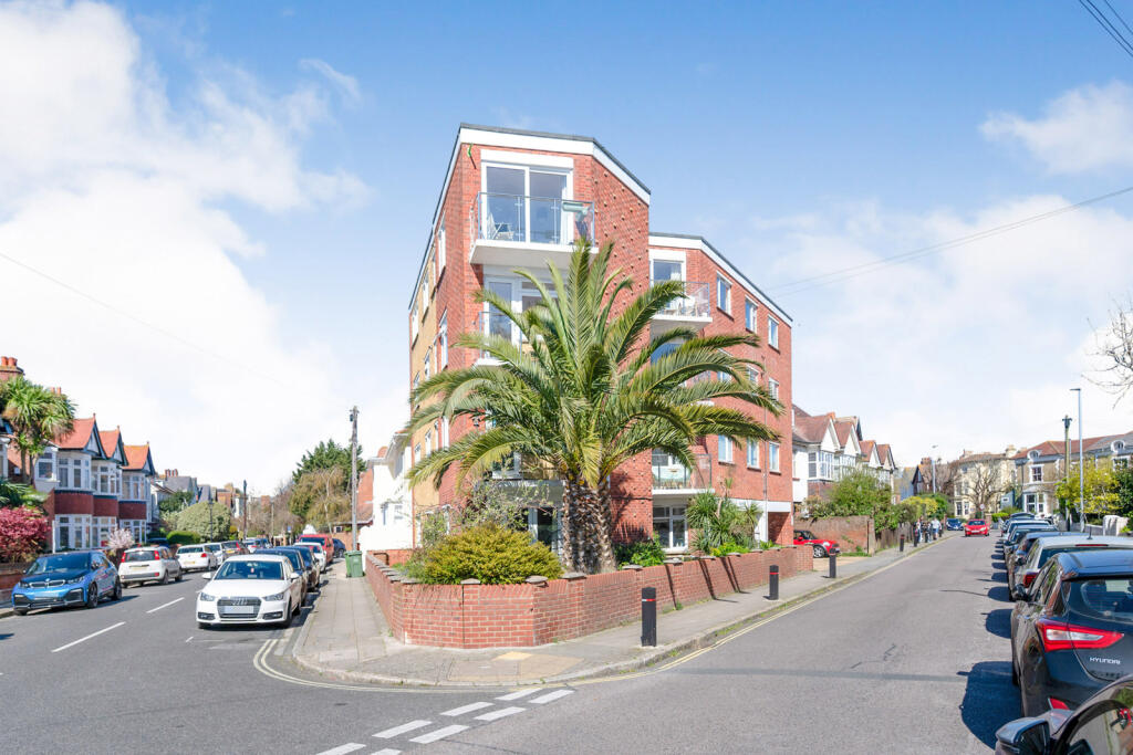 2 bed 1st Floor Flat for rent in Portsmouth. From Leaders Lettings - Southsea