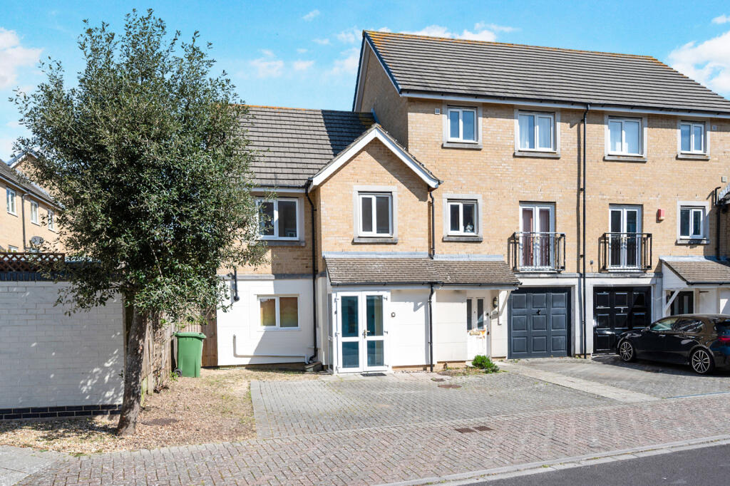 3 bed Detached for rent in Portsmouth. From Leaders Lettings - Southsea