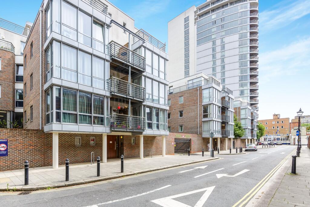 1 bed 1st Floor Flat for rent in Portsmouth. From Leaders Lettings - Southsea