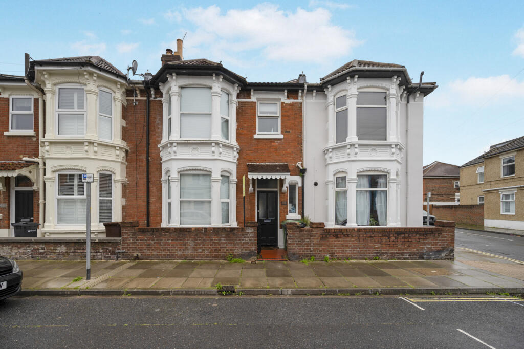 5 bed Mid Terraced House for rent in Portsmouth. From Leaders Lettings - Southsea