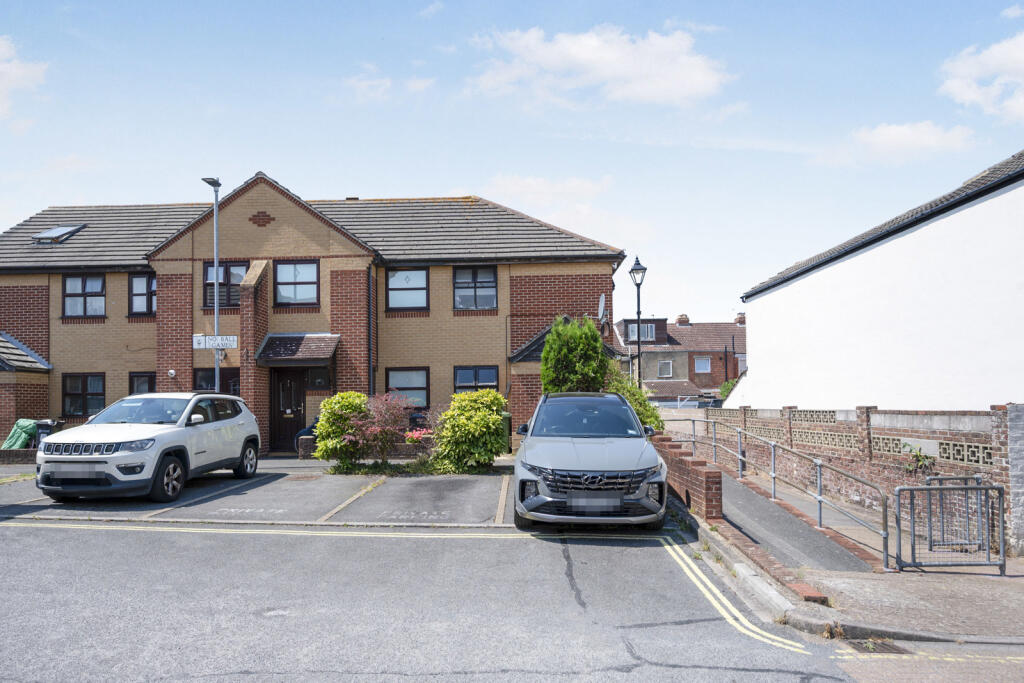 1 bed 1st Floor Flat for rent in Portsmouth. From Leaders Lettings - Southsea