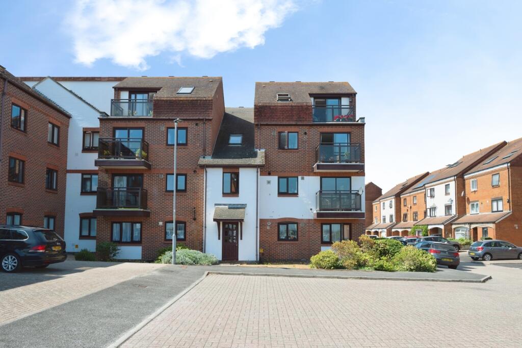 2 bed 1st Floor Flat for rent in Portsmouth. From Leaders Lettings - Southsea