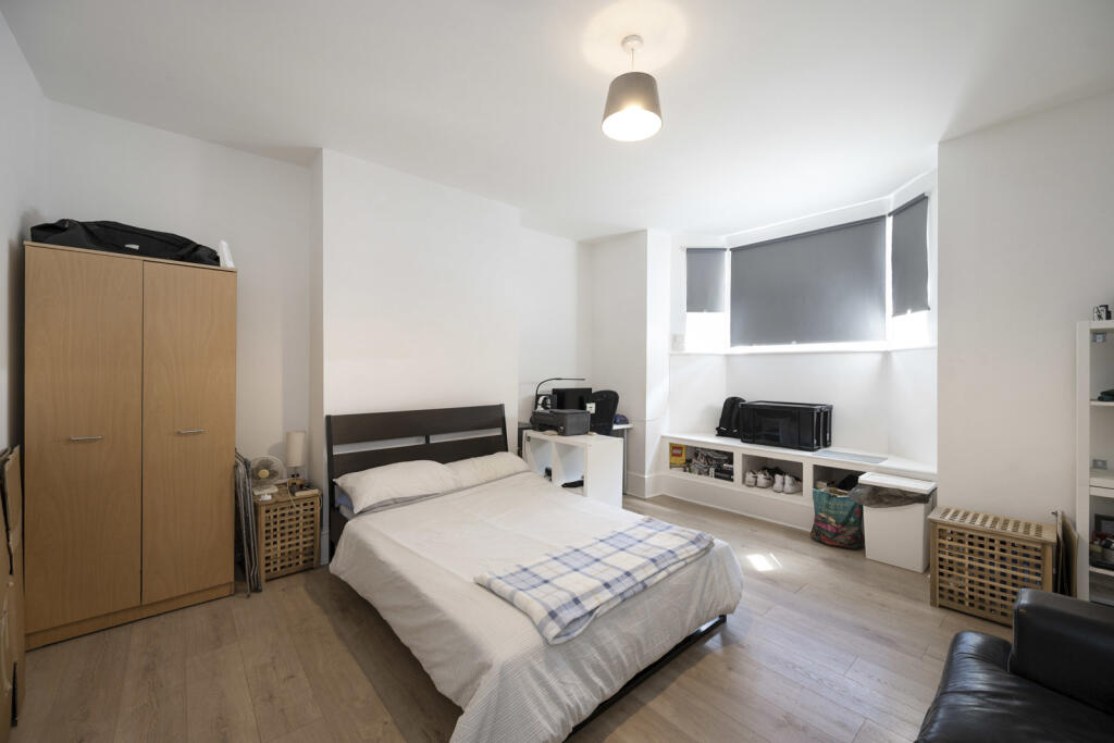 4 bed Studio for rent in Portsmouth. From Leaders Lettings - Southsea 4 bed Studio for rent in Portsmouth. From Leaders Lettings - Southsea