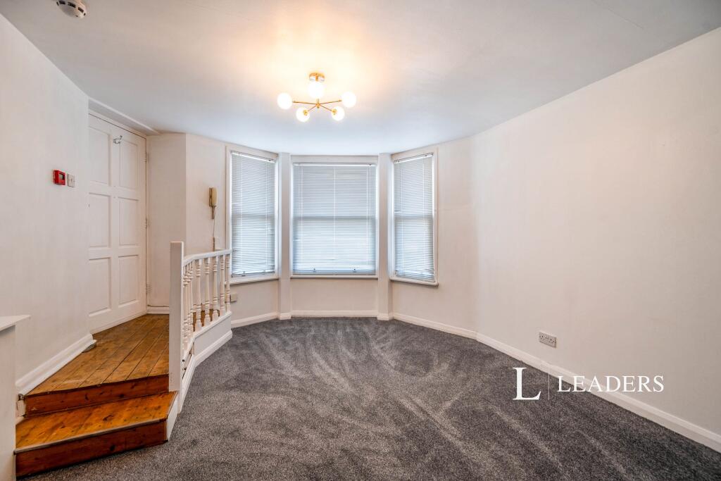 2 bed 1st Floor Flat for rent in Portsmouth. From Leaders Lettings - Southsea