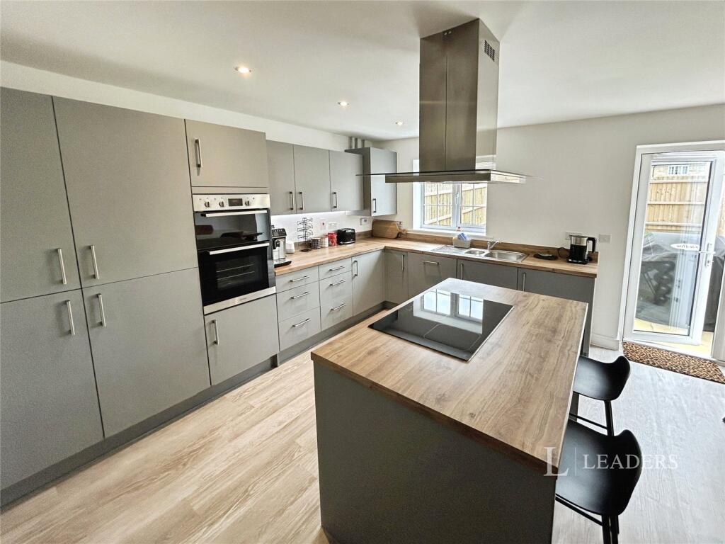 4 bed Mid Terraced House for rent in . From Leaders - Stamford