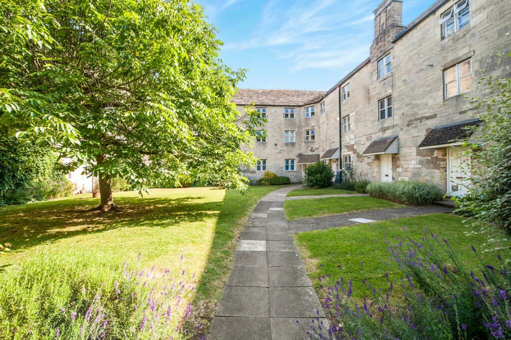 2 bed Not Specified for rent in Thrupp. From Leaders - Stroud