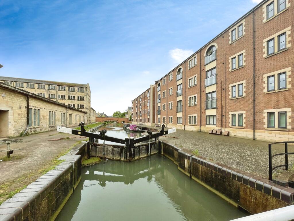 2 bed Apartment for rent in Selsley. From Leaders - Stroud