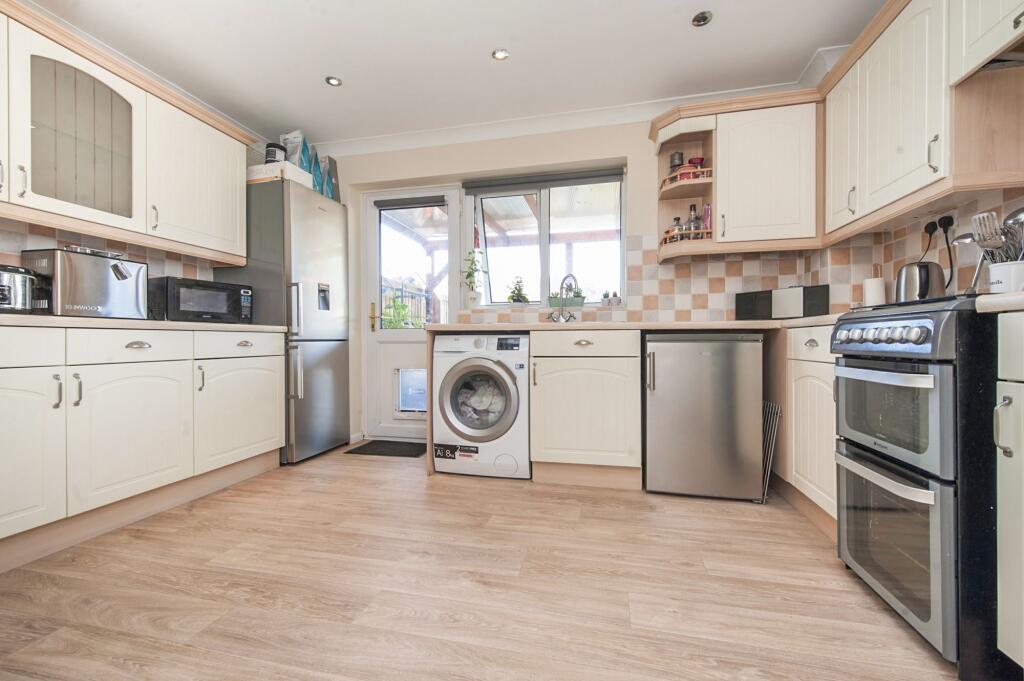 2 bed Detached for rent in Stonehouse. From Leaders - Stroud