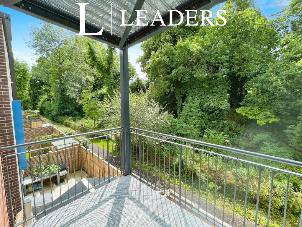 2 bed 1st Floor Flat for rent in Woodchester. From Leaders - Stroud