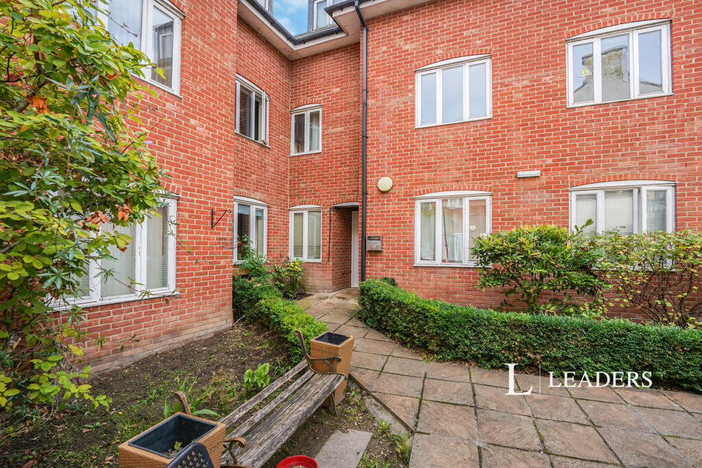 1 bed 1st Floor Flat for rent in Stroud. From Leaders - Stroud