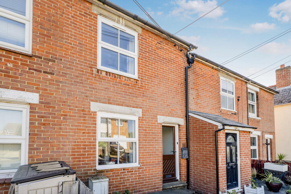 2 bed Mid Terraced House for rent in Halstead. From Leaders - Sudbury