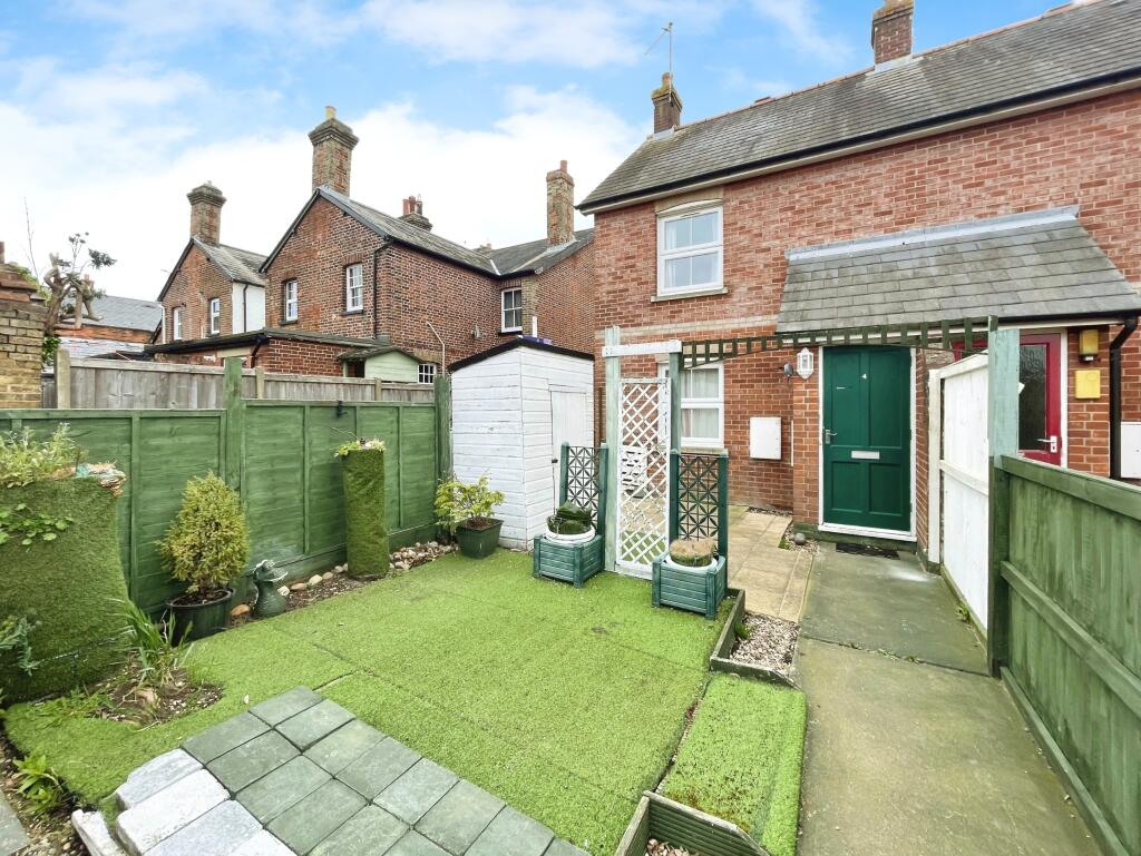 1 bed 1st Floor Flat for rent in Earls Colne. From Leaders - Sudbury