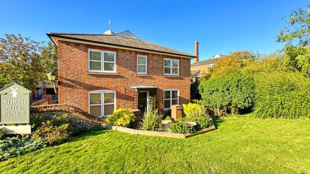 2 bed Mid Terraced House for rent in Halstead. From Leaders - Sudbury