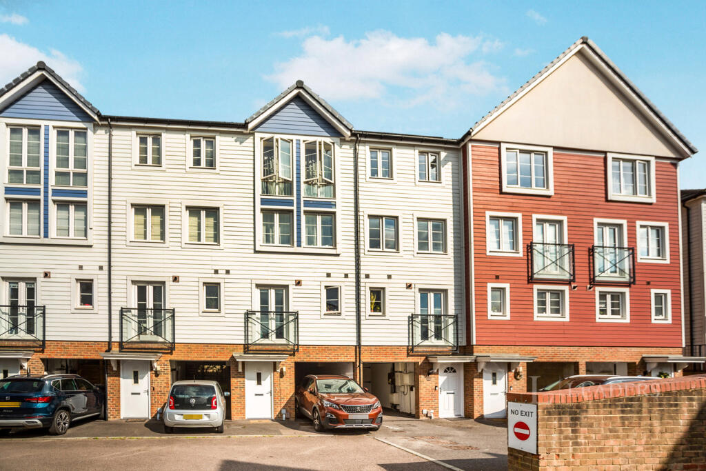 4 bed Mid Terraced House for rent in Tonbridge. From Leaders Sales - Tonbridge