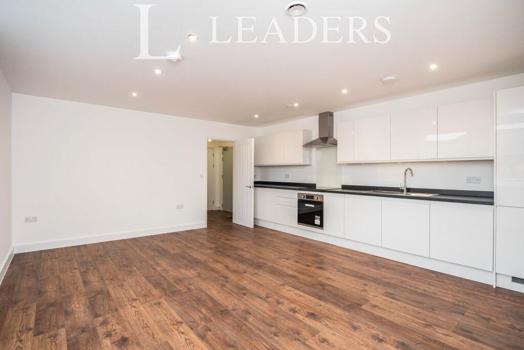 4 bed 1st Floor Flat for rent in Tonbridge. From Leaders Sales - Tonbridge
