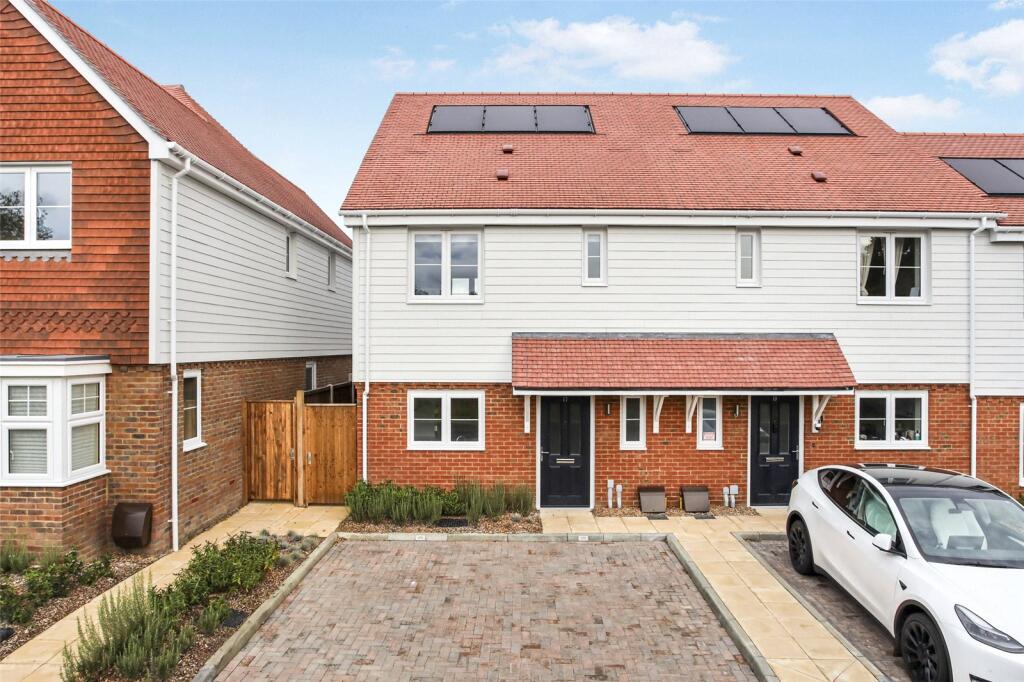 3 bed Mid Terraced House for rent in Tonbridge. From Leaders Sales - Tonbridge 3 bed Mid Terraced House for rent in Tonbridge. From Leaders Sales - Tonbridge