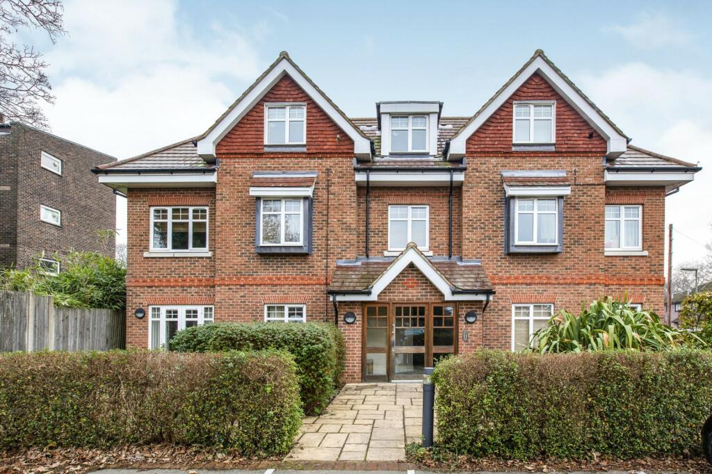2 bed Apartment for rent in Addlestone. From Leaders - Weybridge
