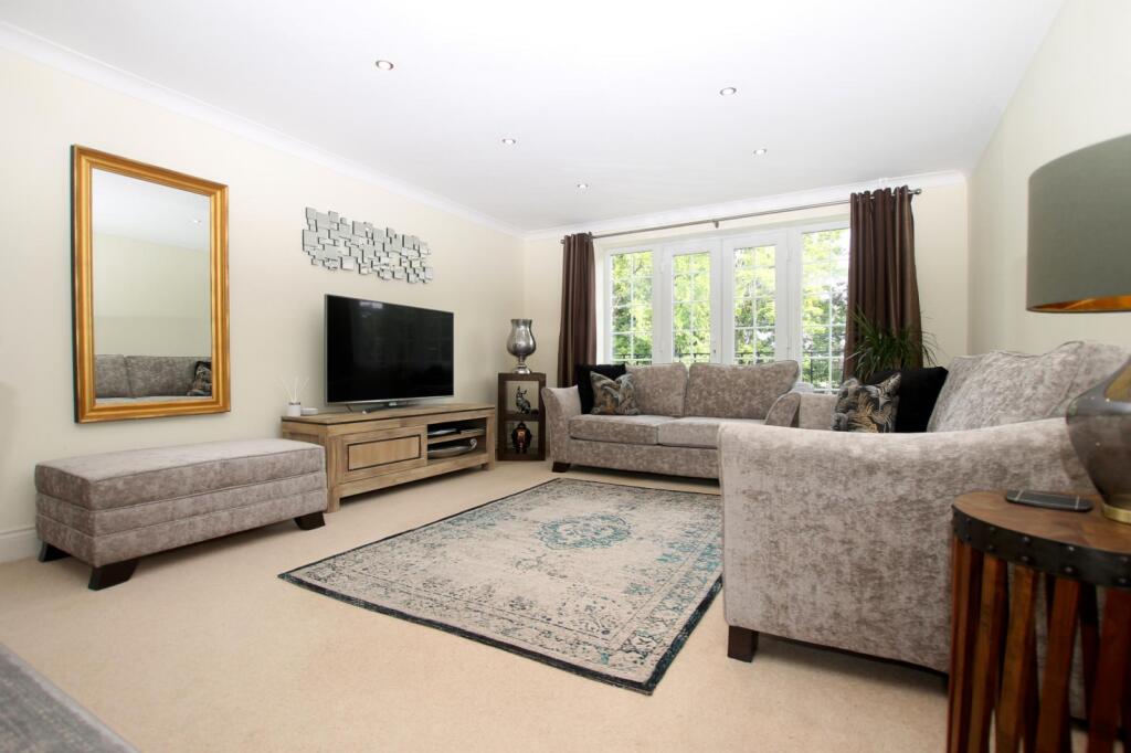 2 bed 1st Floor Flat for rent in Weybridge. From Leaders Lettings - Weybridge