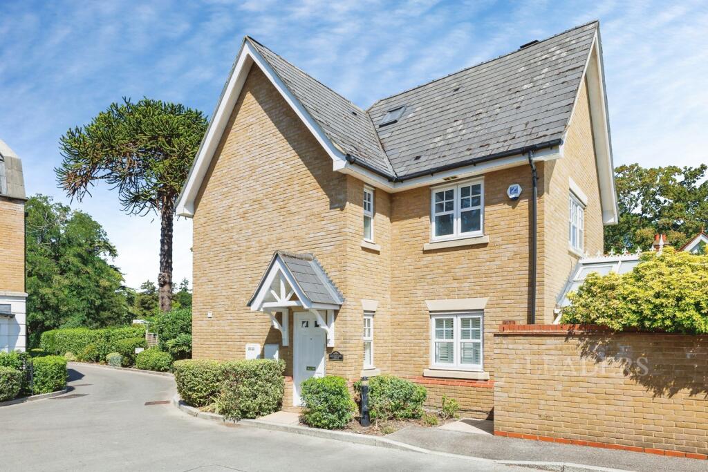 4 bed Detached for rent in Weybridge. From Leaders Lettings - Weybridge