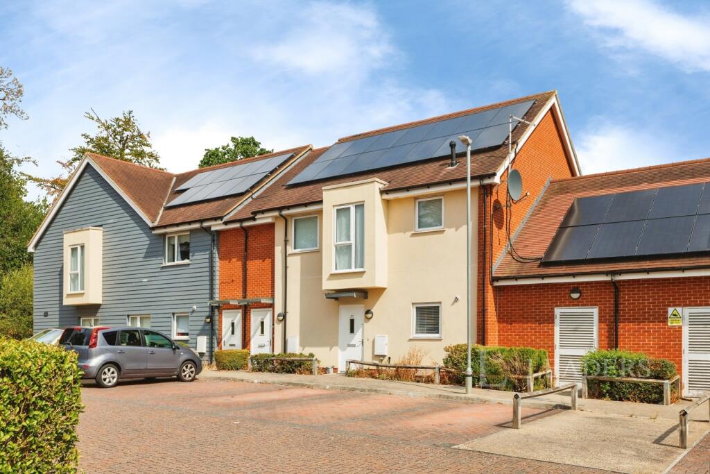 1 bed 1st Floor Flat for rent in Row Town. From Leaders Lettings - Weybridge